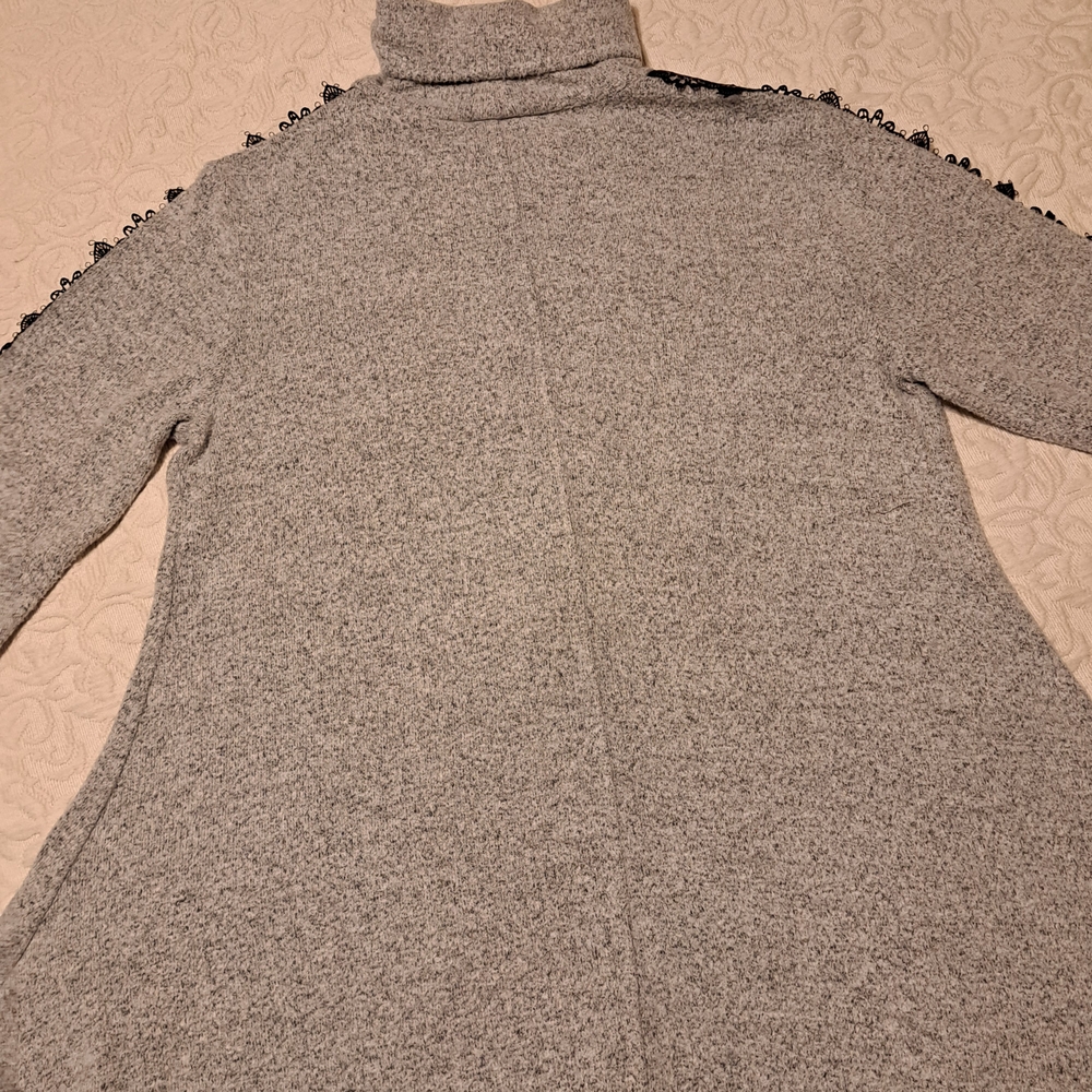 Simply Vera Vera Wang Heather Gray Turtleneck with Black Lace Detail